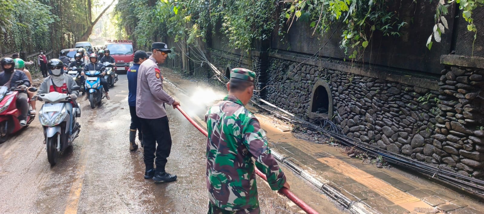Kepemimpinan Danramil Ubud Percepat Normalisasi Akses Jalan Campuhan