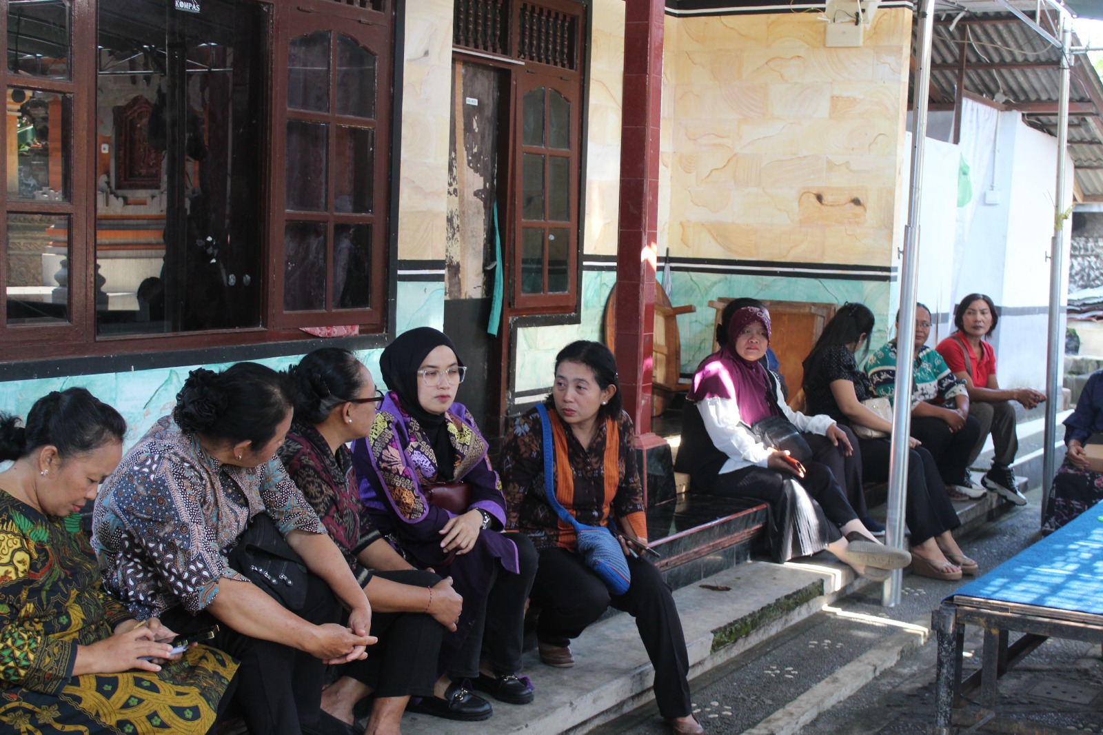 Kasdim dan Persit Kodim 1616/Gianyar Hadir Beri Dukungan Moral Keluarga Sertu I Made Gede Yusa