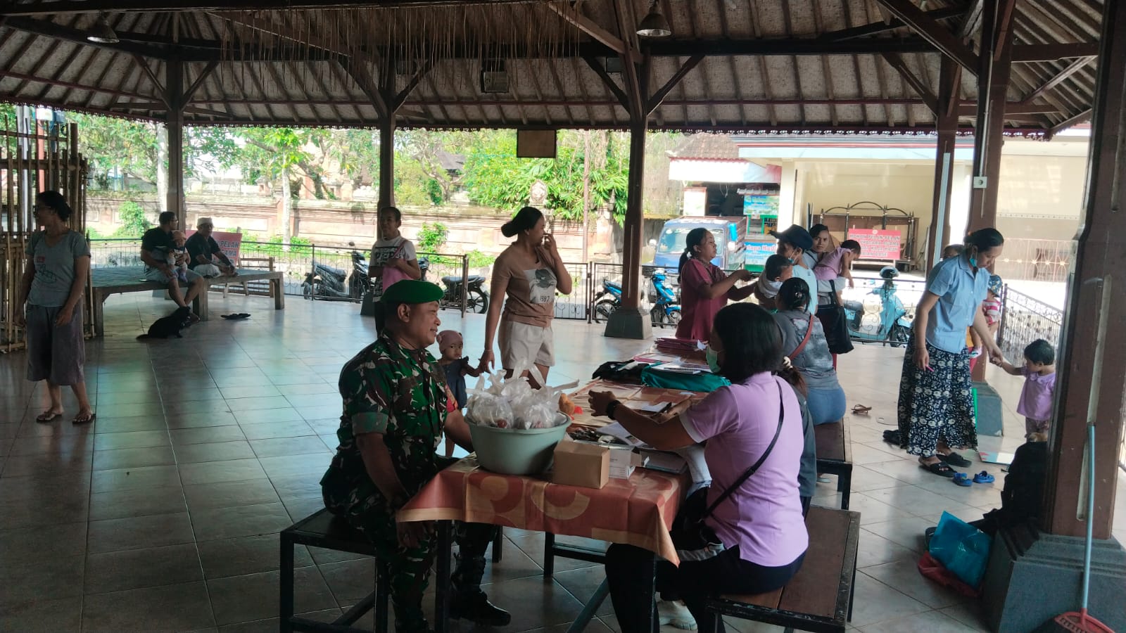 Serka I Gusti Ngurah Mudnyana Dampingi Posyandu Balita di Banjar Kaje Kauh