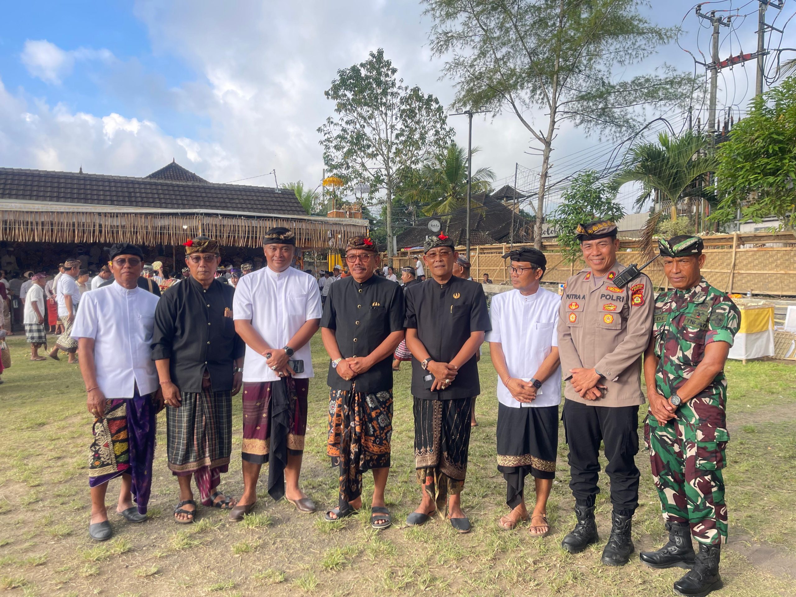 Danramil Ubud Dampingi Forkompimcam dalam Kegiatan Adat Ngaben Massal di Ubud