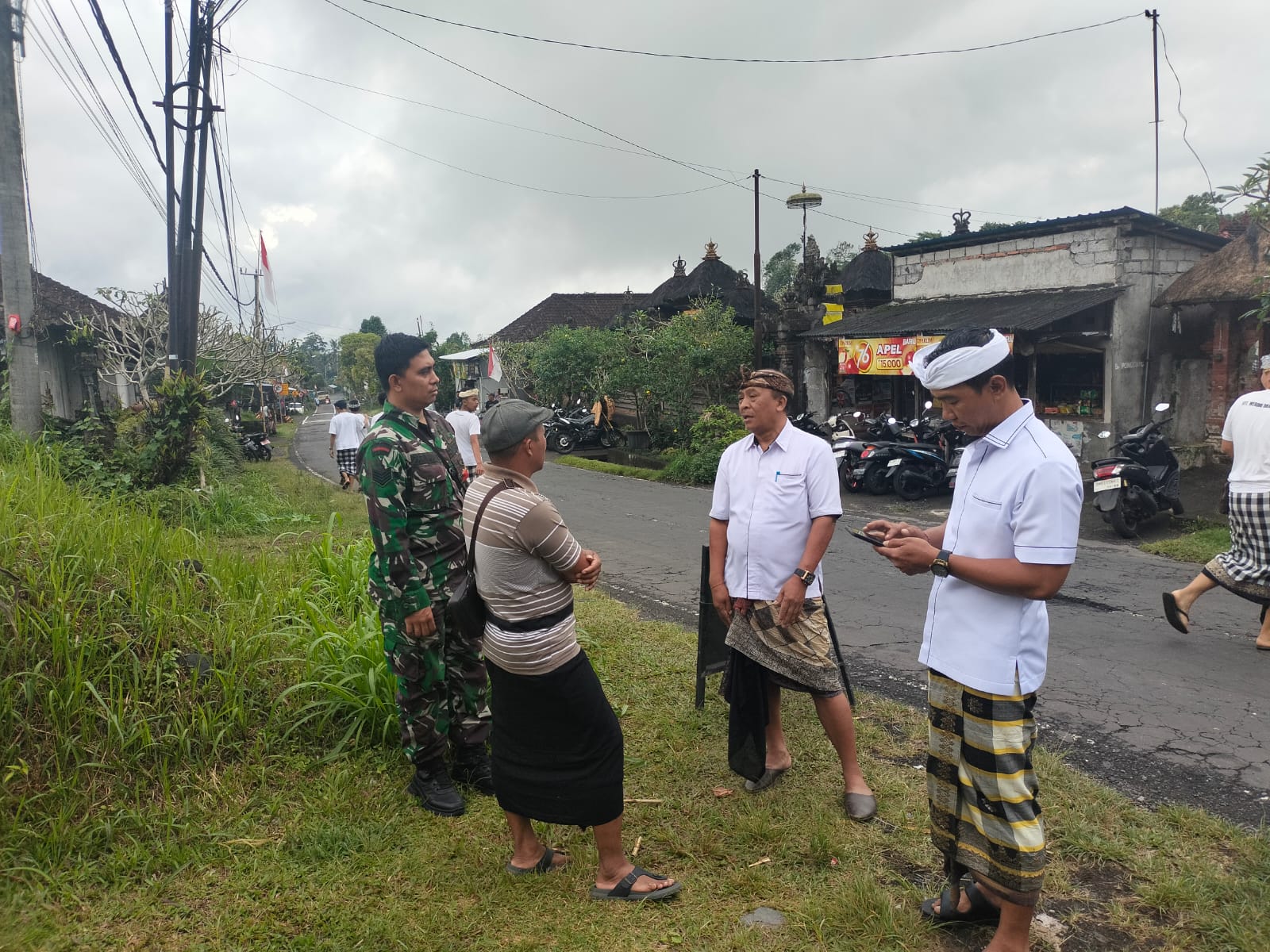 Babinsa Puhu Dukung Turnamen Ceki, Wujud Pelestarian Budaya dan Kebersamaan
