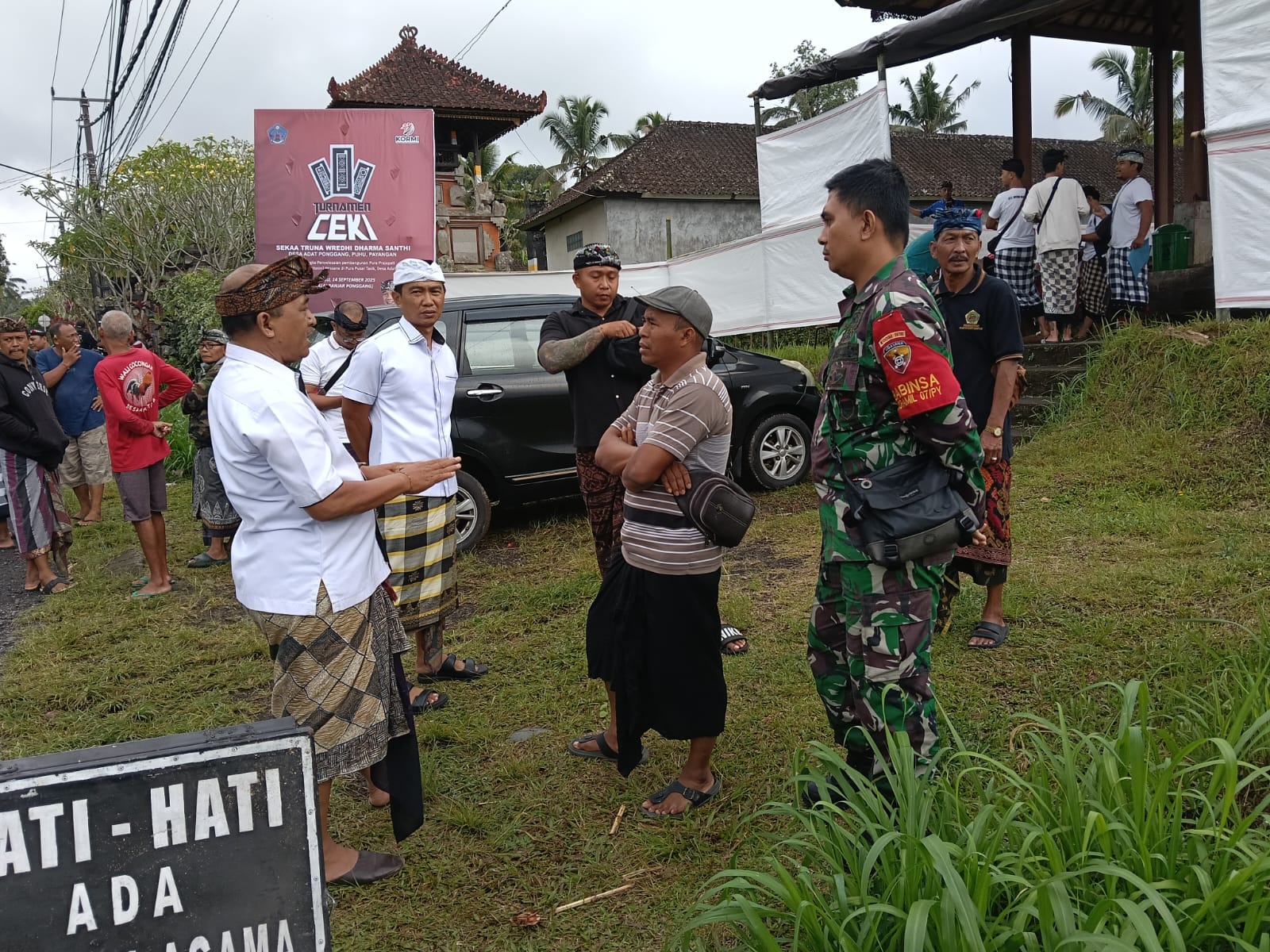 Wujud Kepedulian, Babinsa Puhu Dampingi Generasi Muda Gelar Turnamen Tradisi