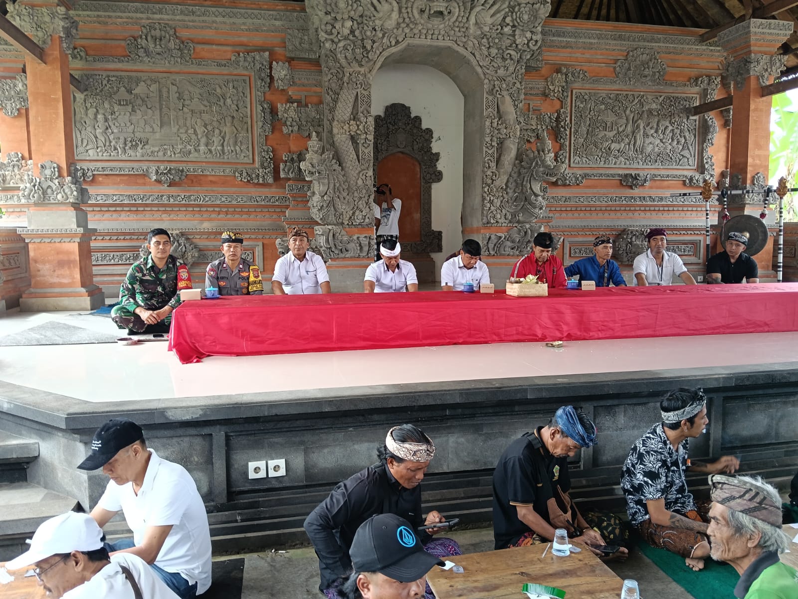 Babinsa Koramil 1616-07/Payangan Hadiri Turnamen Ceki sebagai Ajang Silaturahmi Budaya