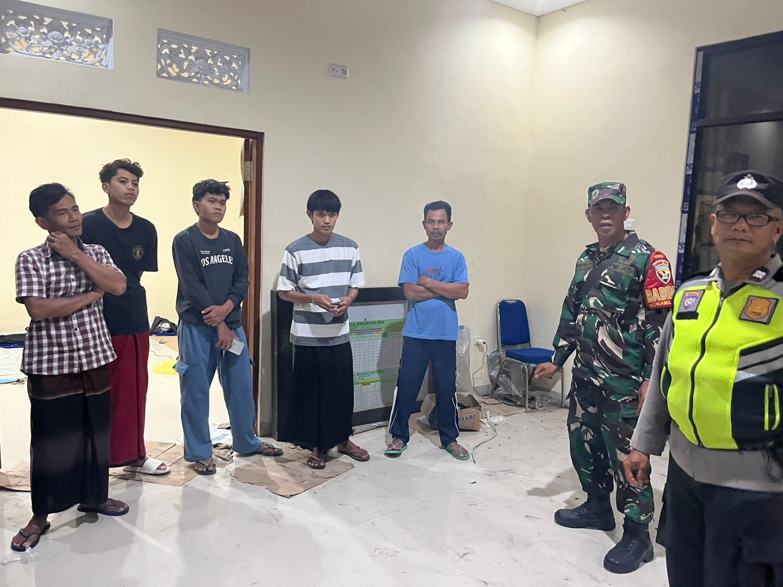Wujudkan Tertib Administrasi, Babinsa Bersama Aparat Desa Laksanakan Patroli di Bona
